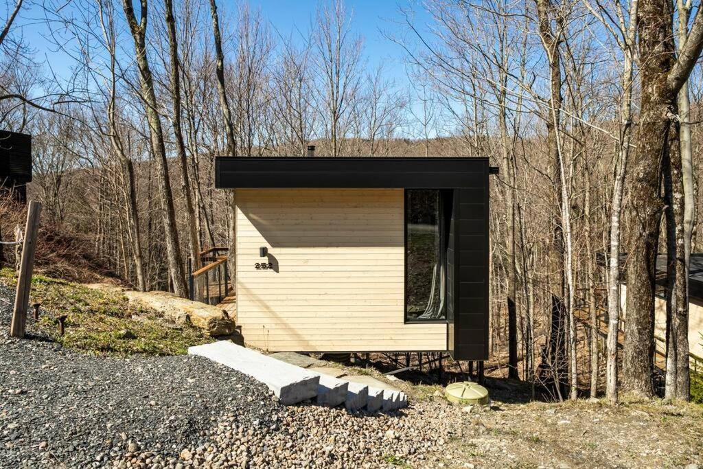 Cabin Sutton 252 - En Harmonie Avec La Nature! Villa Buitenkant foto