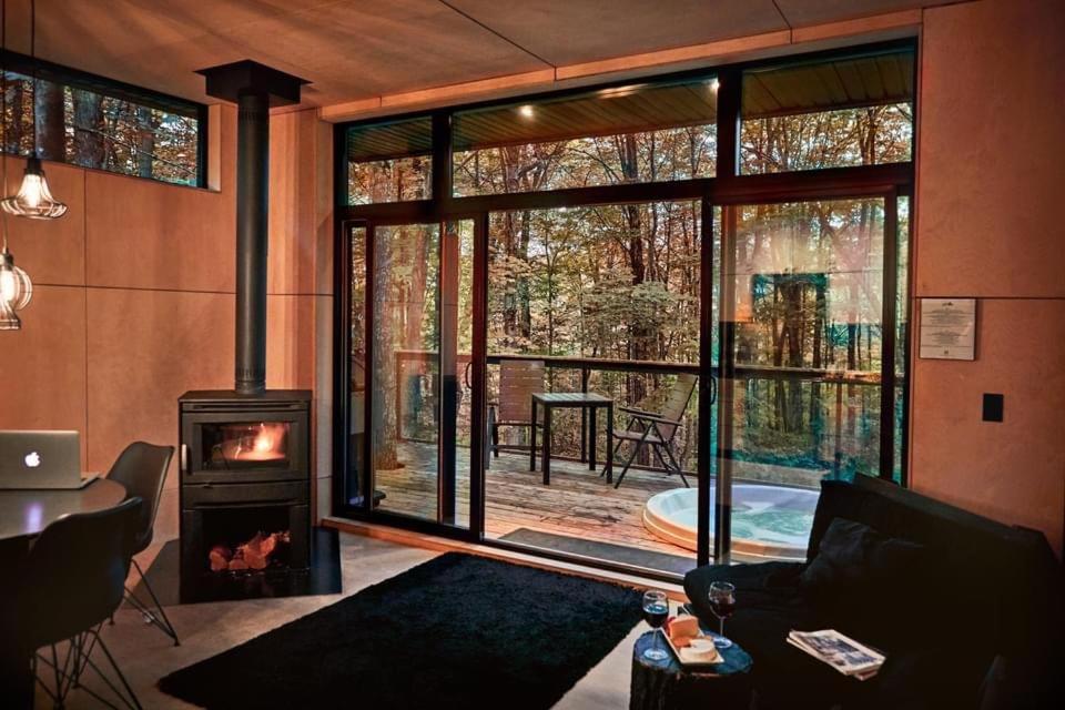 Cabin Sutton 252 - En Harmonie Avec La Nature! Villa Buitenkant foto